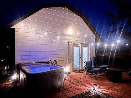Barn getaway-Hot Tub-at Ft Sill-1 bedroom only of 2