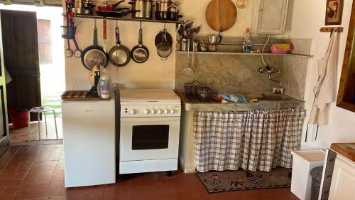 virtuve, Cascina Pian dei Grilli, un paradiso nel Parco delle Capanne di Marcarolo in Lerma
