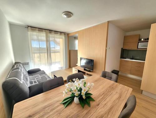Appartement 2 chambres 6 pers Spa Piscine chauffée Terrasse 20 m2