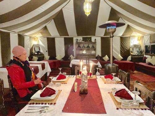 Restorāns, Sahara Magic Luxury Camp & Camel trek in Lac Yasmins