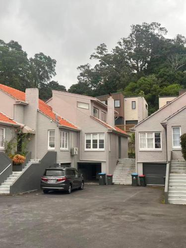 المنظر الخارجي, prime epsom in جبل عدن