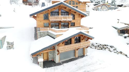 Chalet APY - Grand chalet neuf avec terrasse, 6 chambres, wifi, balcon, bornes électriques etc - Location, gîte - Les Gets