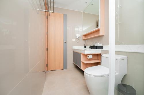 Chambre double avec 1 ou 2 lits, vue sur la piscine