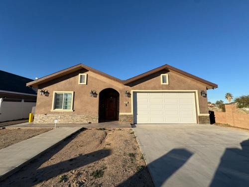 Welcome to A new updated 3 bedroom 2 Bath Home in Kalifornijas pilsēta (CA)