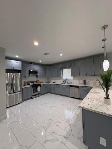 Welcome to A new updated 3 bedroom 2 Bath Home in Kalifornijas pilsēta (CA)