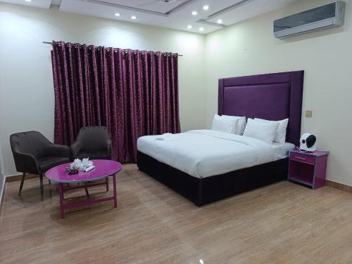 Emporia Hotel & Suites - image 6
