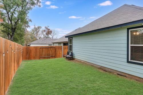 Lake Conroe Family Retreat BBQ, Games, and Boating in 威利斯