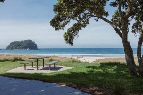 Spacious, Breezy Studio Apartment, Moments from Downtown and Beach, Mount Maunganui (foto 10)