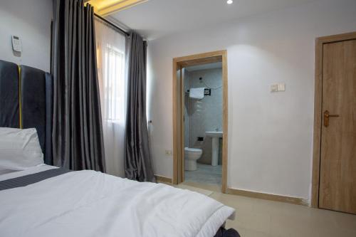 Love Square Platinum