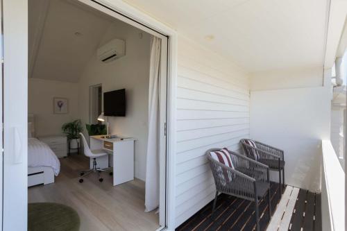 Spacious, Breezy Studio Apartment, Moments from Downtown and Beach, Mount Maunganui (foto 7)
