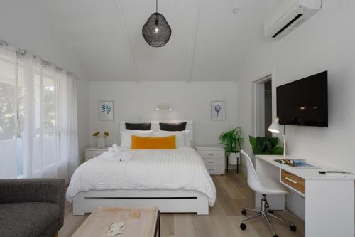 Spacious, Breezy Studio Apartment, Moments from Downtown and Beach, Mount Maunganui (foto 5)