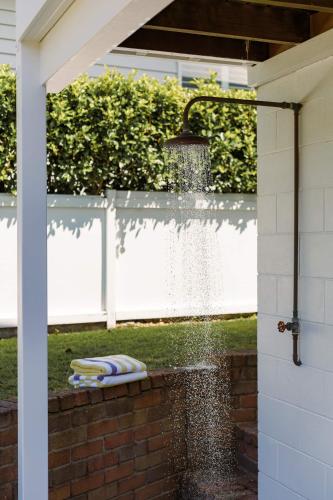 Spacious, Breezy Studio Apartment, Moments from Downtown and Beach, Mount Maunganui (foto 9)