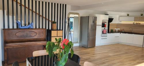 Architect-designed villa, overlooking Agay Bay in Sainte-Guitte