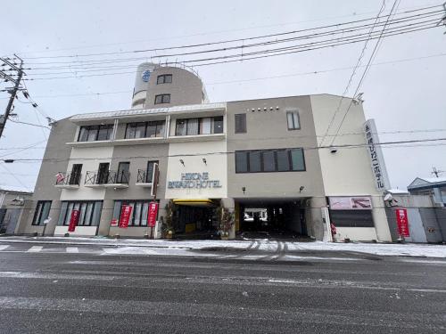 彦根びわこホテル無料駐車場ありペット同伴可自転車麻雀卓BBQ貸出可駅まで送迎可Free parking available Pets allowed Bicycles Mahjong table BbQ rental available Shuttle service to station available可免费停车提供麻将机自行车