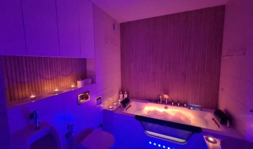 Apartament Corner Cappuccino z wanną z hydromasażem w centrum Tomaszowa! Parliamo anche Italiano!