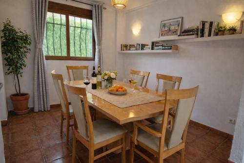 Wonderful Villa, Heated Pool, Near Beautiful Xàtiva Town (Wonderful Villa, Heated Pool, Near Beautiful Xativa Town) in Genovés