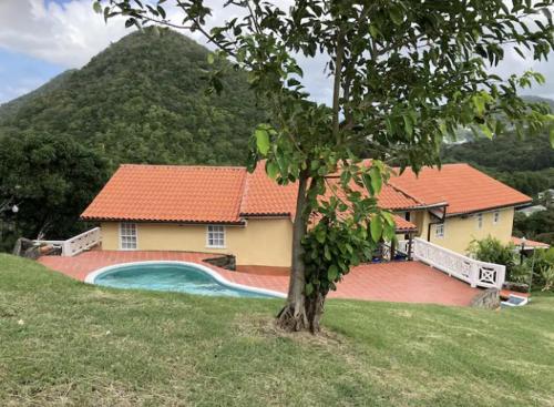 Uniek Villa in โครินท์