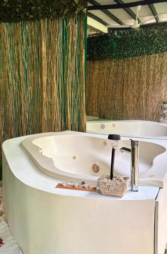 House equipped with a Jacuzzi in Quepos in Barrio Inmaculada