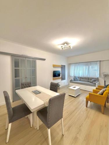 Departamento céntrico frente al casino y a pasos del mar!