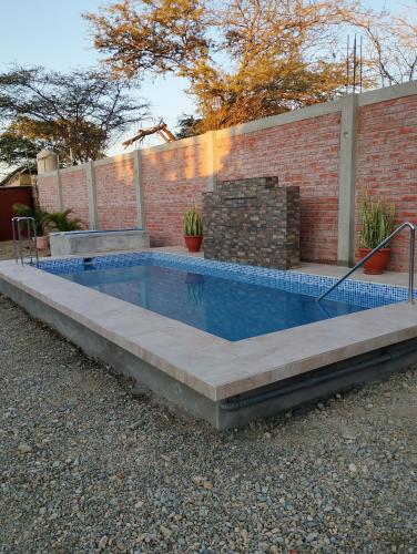 Peldbaseins, Somos la experiencia LaCruzHouse in Colan