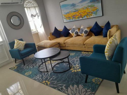 Paradise View- Oceanfront Oasis in Runaway Bay