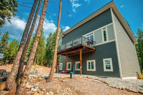 Viesnīcas āriene, Built 2016 Pristine Lake House for Boating, Remote Work, Hiking and Relaxing in Marion (MT)