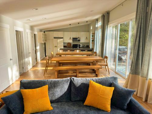 virtuve, Built 2016 Pristine Lake House for Boating, Remote Work, Hiking and Relaxing in Marion (MT)