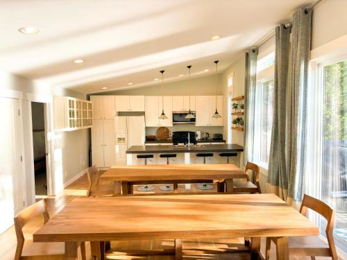 Built 2016 Pristine Lake House for Boating, Remote Work, Hiking and Relaxing in Marion (MT)