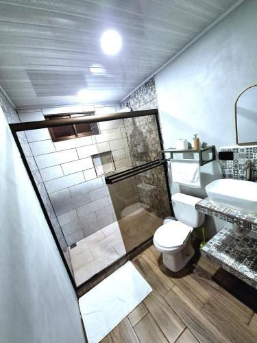 Arenal Nephelium Country Home, Refugio rural con piscina, jacuzzi y balcón con hermosas vistas al Volcán Arenal, en una finca privada, Fortuna (foto 7)