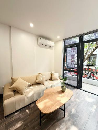 Sunny apartment in the heart of Hanoi – khách sạn tại Quận Long Biên
