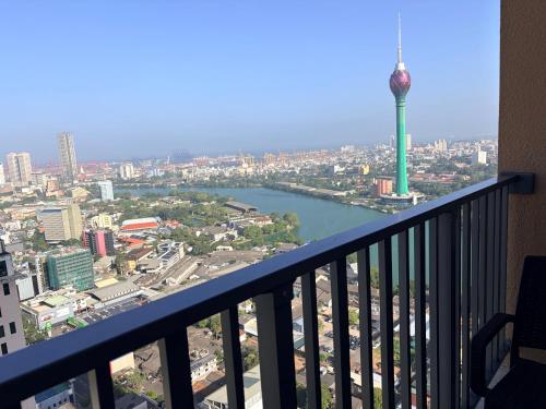 Tri-Zen Colombo 2 - 38th Floor Luxury Apartment with City Skyline Views & Rooftop Pool - image 9