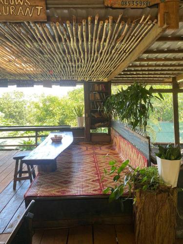 Happy Elephant Bungalows in แสน มโนรม