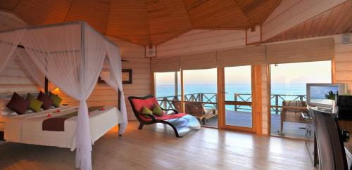 Komandoo Island Resort & Spa Komandoo Island Resort & Spa