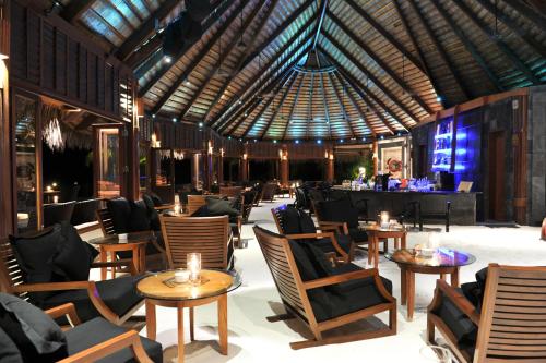 Bar/lounge, Komandoo Island Resort & Spa in Lhaviyani Atoll