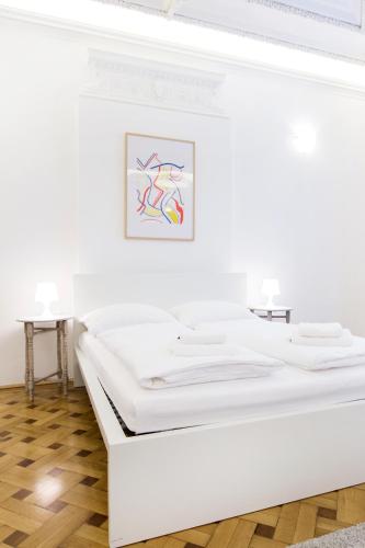 Studio Apartment No. 11B image 5