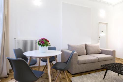 Studio Apartment No. 11B image 3