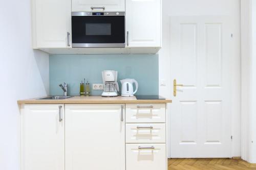 Studio Apartment No. 11B image 7