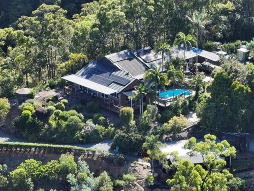 The Hillside Retreat 4
