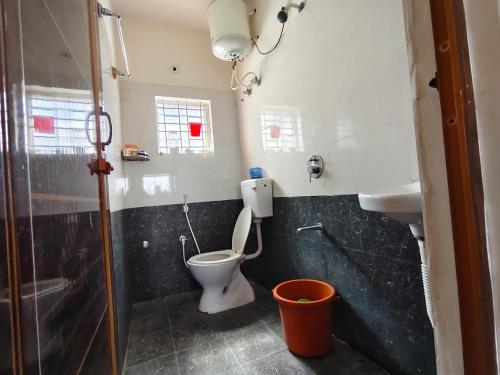Heavens Living Bloom Inn - pg for ladies in Jigani