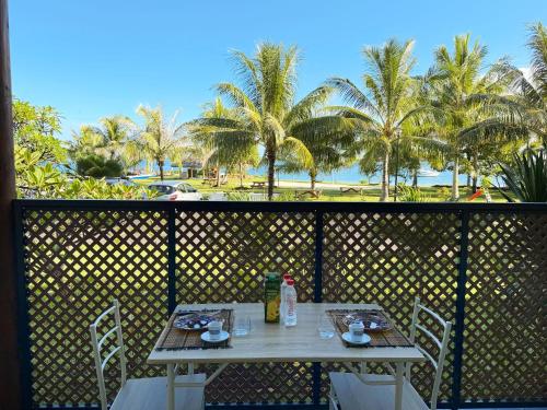 Charming beachfront studio in เกาะโบราโบร่า