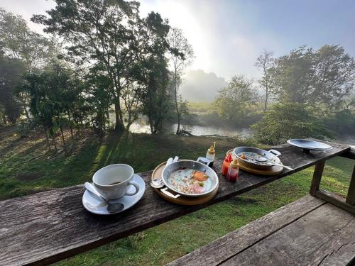 タク Vela Resort Umphang ホテル プール