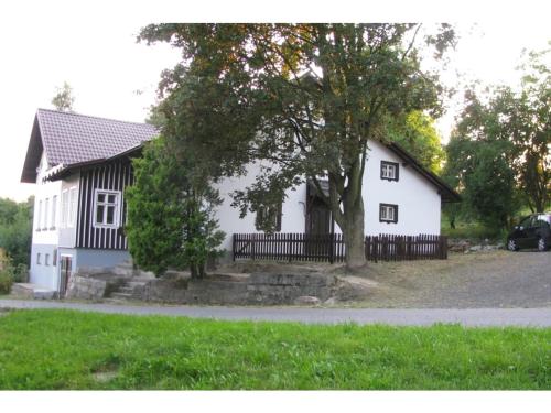 Viesnīcas āriene, Holiday home in a quiet, authentic mountain village with a view of the surrounding hills in Zlata Olesnice
