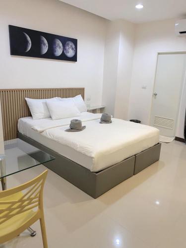 Srinuan living ดิ อัยย์ อาคารศรีนวล near Ruen Petch Suki And Restaurant
