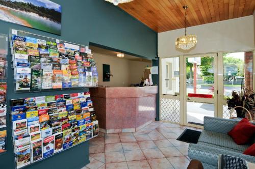 Geneva Motor Lodge - image 2