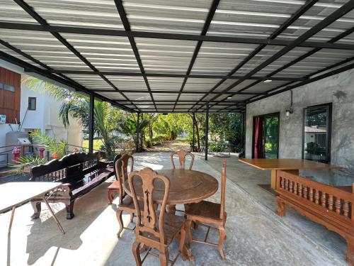 Ban Buarawong บ้านบัวระวงค์ in Saraphi