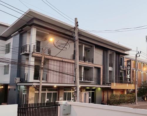 Srinuan living ดิ อัยย์ อาคารศรีนวล near Ruen Petch Suki And Restaurant