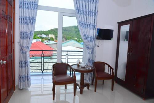 Xuan Anh Guesthouse Xuan Anh Guesthouse is a popular choice amongst travelers in Phu Quoc Island, whether exploring or just passing through. The property has everything you need for a comfortable stay. Service-minded sta