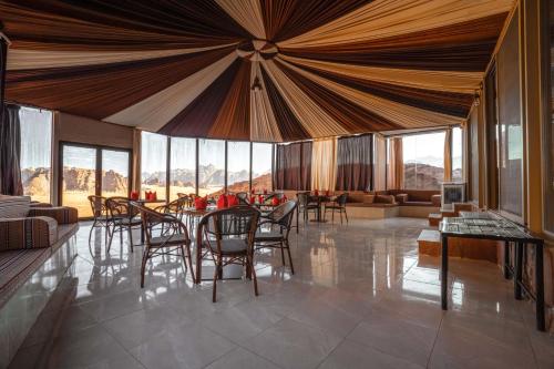 Mars Land Luxury Camp in Вади Рам