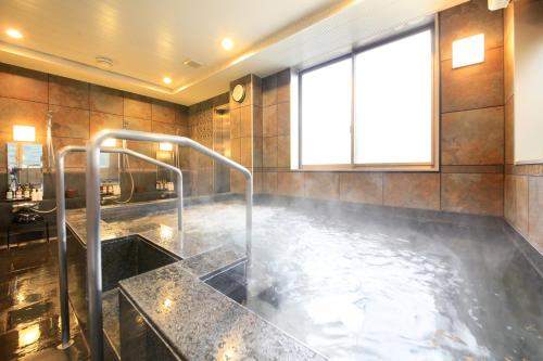 Hot tub, Hotel Coco Grand Kitasenju in Adachi
