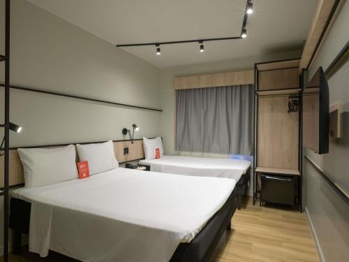 1 double bed, 1 twin bed
